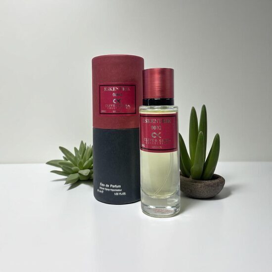 Clive & Kiera – Escentric 02/Molecule